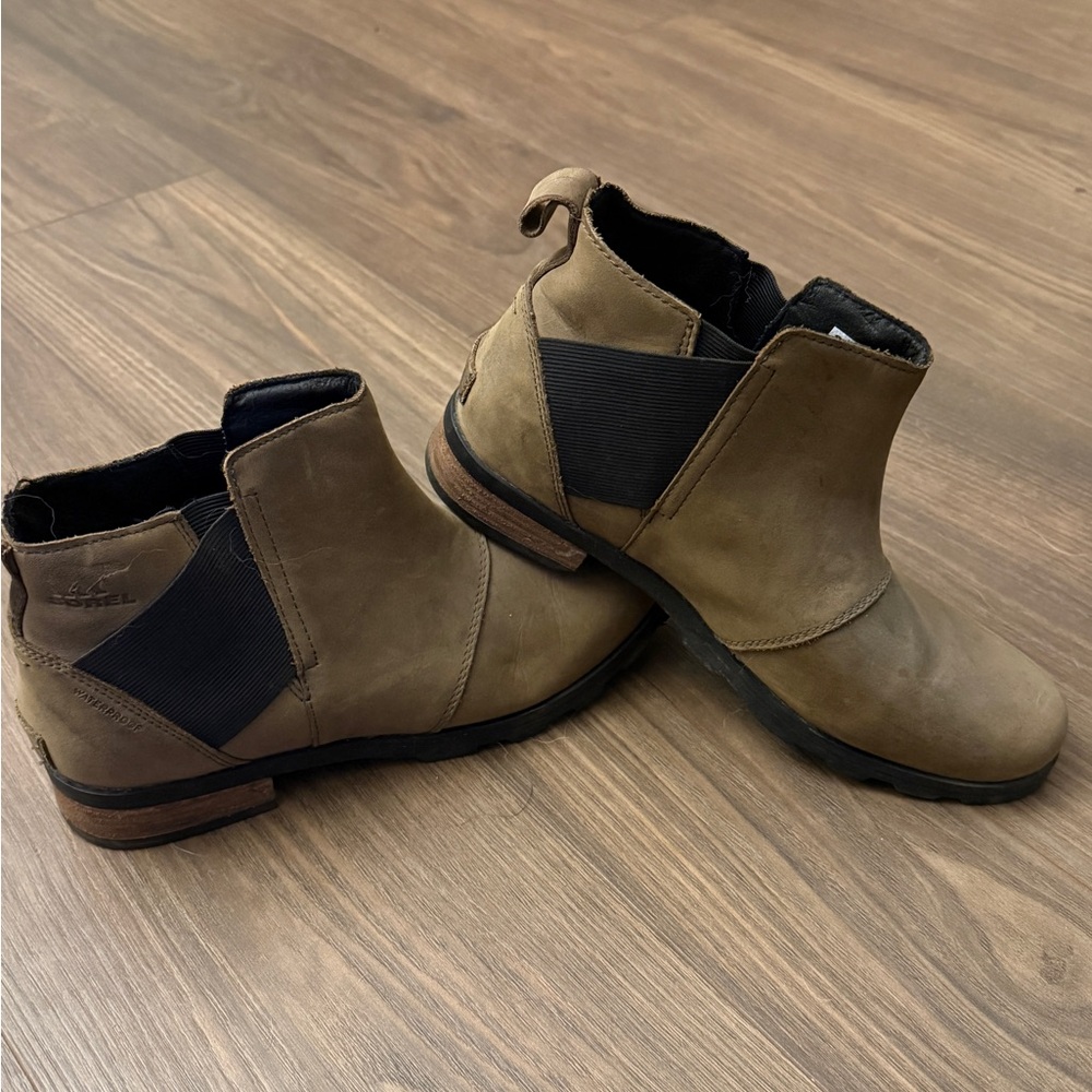 Women’s Sorel Emelie Chelsea waterproof boot